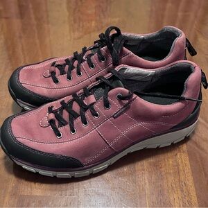 Clarks Wave Walk Women’s 9.5W Walking Trail Shoe Sienna Red Waterproof Leather